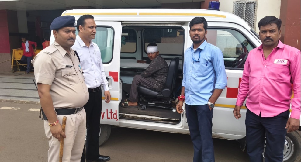 चलती ट्रेन से 13 वर्षीय यात्री के गिरने से मचा हड़कंप, सूचना मिलते ही रेलवे ने संभाला मोर्चा