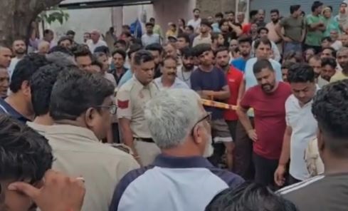 दिल्ली: नरेला में जिम के बाहर प्रॉपर्टी डीलर की गोली मारकर हत्या, तीन हमलावर फरार
