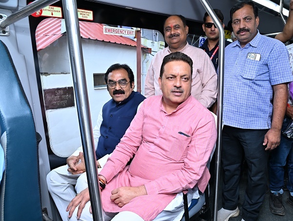 जबलपुर: शहर के सिविल लाइन से गोरखपुर तक दौड़ी एसी ई-बस, मंत्री और महापौर ने किया सफर, इन मार्गों पर चलेगी