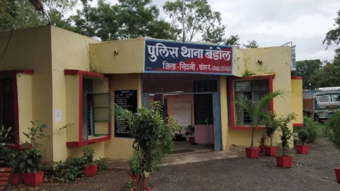  एमपी : सिवनी में सराफा व्यापारी से आंखों में मिर्च डालकर बाइक सवार बदमाशों ने लाखों के जेवर लूटे