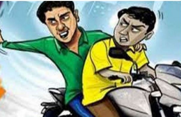जबलपुर में पैदल जा रहे युवक का मोबाइल फोन छीनकर भागे बाइक सवार लुटेरे