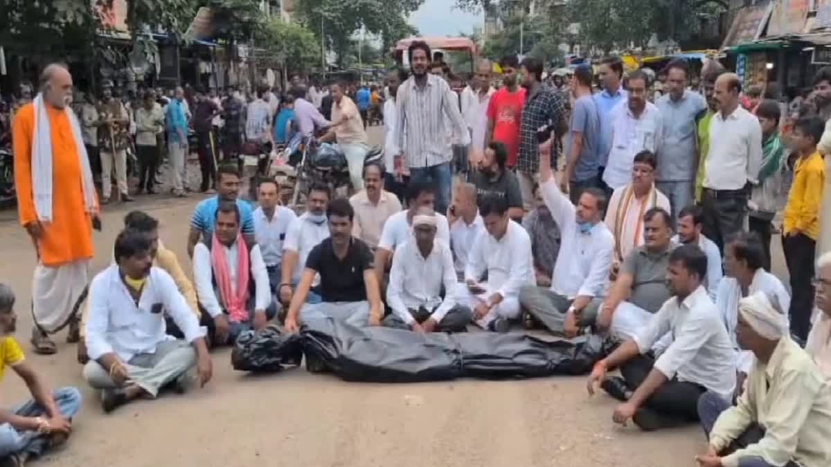 जहरीली शराब से मौत मामले में 3 अधिकारी निलंबित, 1 मुख्यालय अटैच, मोहन यादव ने की कार्रवाई
