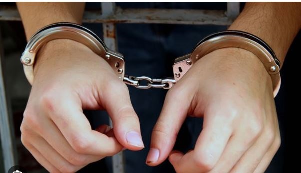 जबलपुर में धोखाधड़ी के मामले में फरार आरोपी को पुलिस ने किया गिरफ्तार,
