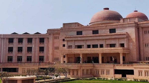 स्कूल की कमियां उजागर करने पर पत्रकार के खिलाफ एफआईआर, इलाहाबाद हाई कोर्ट ने लगाई रोक 