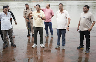 जबलपुर : पर्वों पर नर्मदा तट पहुंचना होगा आसान, हटेंगे सभी पुराने अतिक्रमण, निगमायुक्त ने किया घाटों का निरीक्षण
