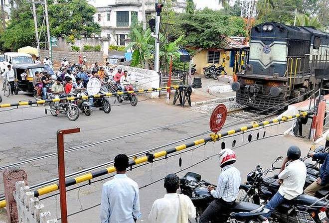 रेल न्यूज: गोसलपुर स्टेशन के समपार फाटक क्रमांक 330 पर सड़क यातायात 20 सितम्बर तक बंद, ये है कारण