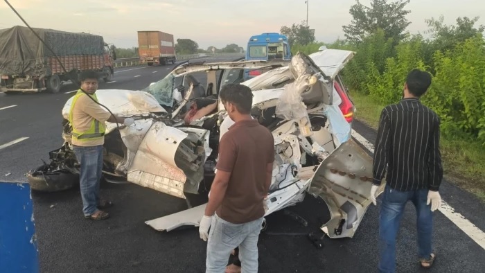 एमपी में भीषण हादसा : ट्रक से टकराई कार, हरियाणा के तीन युवकों की दर्दनाक मौत, एक घायल गंभीर