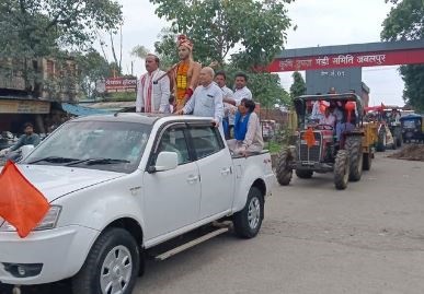 जबलपुर में किसानों ने निकाली ट्रैक्टर रैली, एमएसपी पर धान-गेहूं खरीदी की मांग, कलेक्टर को सौंपा ज्ञापन