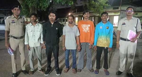 रायपुर में चाकू की नोक पर लूटपाट करने वाले गिरोह का पर्दाफाश, नाबालिग समेत 6 दबोचे गए