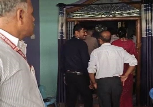सोसायटी प्रबंधक के घर जबलपुर ईओडब्ल्यू टीम की दबिश, 5 बस, 4 फोर व्हीलर मिली, अभी जिम खोलने की तैयारी थी