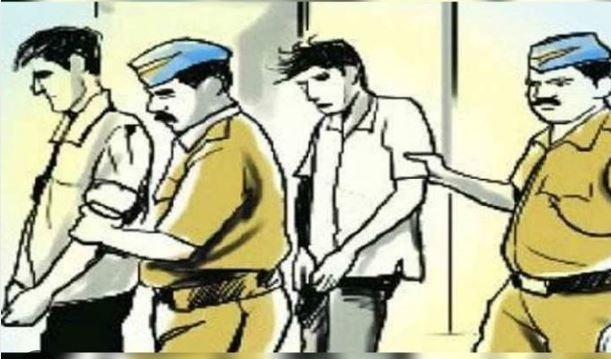 जबलपुर में गणेश पंडाल के पीछे चल रहे जुआंफड़ पर पुलिस की दबिश, मची भगदड़, अफरातफरी