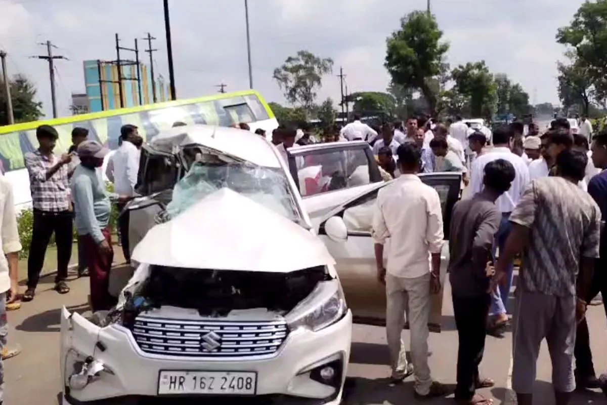सागर में बस और कार के बीच हुई जोरदार भिड़ंत में 3 की मौत, सभी मृतक हरियाणा निवासी, 2 घायल