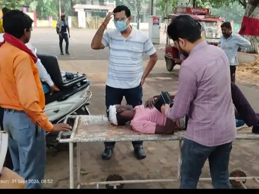 कटनी के पास चलती ट्रेन से गिरकर घायल हुए यात्री को उठाने बीच रास्ते रोकी रीवा-जबलपुर इंटरसिटी एक्सप्रेस