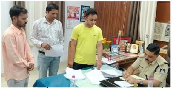 होटल मालिक ने कर्मचारी के नाम पर फाइनेंस कराया एसी, किश्त मांगने पर बंधक बनाकर पीटा, मोबाइल, घड़ी छीनकर भगाया