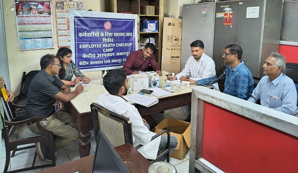 जबलपुर रेल मंडल में वाणिज्य विभाग के कर्मचारियों के लिए स्वास्थ्य परीक्षण शिविर आयोजित