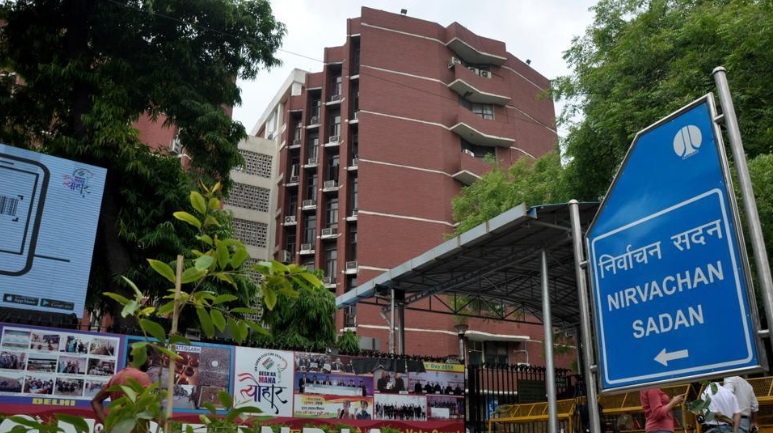 चुनावी सूची पर घमासान के बीच चुनाव आयोग का बड़ा बदलाव, अब भौतिक सुनवाई के बजाय नामांकन और सुधार पर जोर
