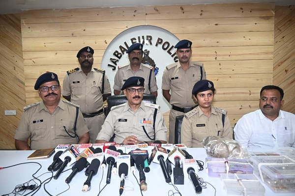 जबलपुर के पनागर में हुई लाखों रुपए की चोरी का खुलासा, सगे भाईयों ने दिया था वारदात को अंजाम, भाई, पत्नी सहित तीन गिरफ्तार