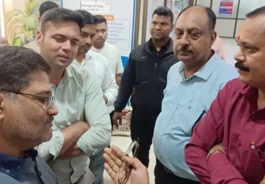 जबलपुर के शैल्बी अस्पताल में महिला की मौत पर हंगामा, एंजियोप्लास्टी के बाद हालत बिगड़ी, वेंटिलेटर पर रखा