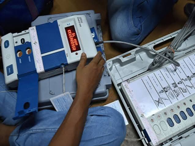 एमपी: अनूपपुर में वेयरहाउस से 24 ईवीएम मशीने, 8 बैलेट यूनिट और 16 कंट्रोल यूनिट चोरी से मचा हड़कंप