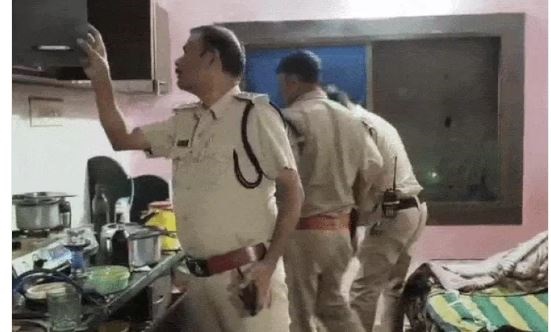 भोपाल में आईएएस की हत्या के बाद जबलपुर में अलर्ट, गोरखपुर में एक मकान पर पुुलिस की दबिश, अवैध शराब, हुक्का बरामद, युवक गिरफ्तार