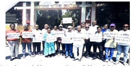 जबलपुर में डीजे के कोलाहल के खिलाफ उठी बुलंद आवाज, एसपी ऑफिस के सामने किया प्रदर्शन