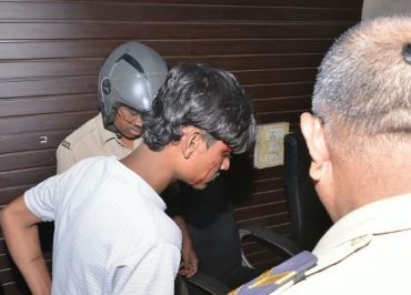 जबलपुर में युवक ने खुद तलाश ली अपनी चोरी गई मोटर साइकल, चोर को पकड़कर किया पुलिस के हवाले