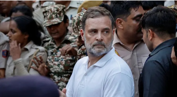 जंतर-मंतर पर बवाल के बीच राहुल गांधी हिरासत से रिहा, बस पंचर होने के बाद बढ़ा तनाव