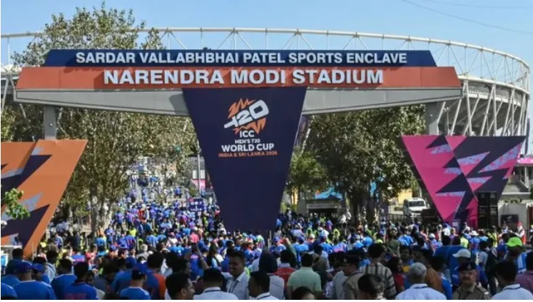 मैच के बीच नरेंद्र मोदी स्टेडियम में बम की धमकी, मचा हड़कंप, जांच के बाद फर्जी निकला ईमेल