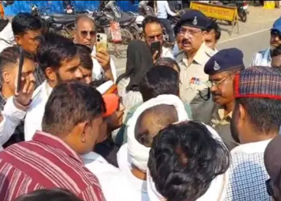 मझौली के किसानों का चार साल से मूंग का भुगतान अटका, ट्रैक्टर लेकर जबलपुर पहुंचे 250 किसान
