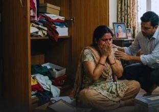 जबलपुर के अधारताल में रिटायर्ड आर्मीकर्मी के सूने घर से लाखों की चोरी: बेंगलुरु से लौटे दम्पति को मिले टूटे ताले