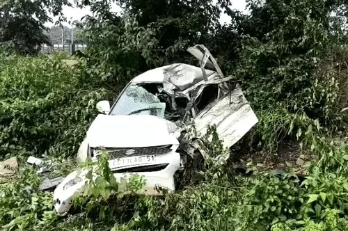 झारखंड में दर्दनाक सड़क हादसा: कार और ट्रेलर की टक्कर में एक ही परिवार के 3 लोगों की मौत, 2 गंभीर