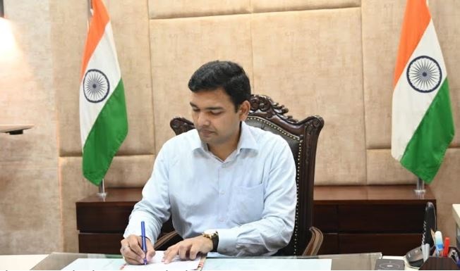 अरुण कुमार विश्वकर्मा ने संभाली जबलपुर कलेक्टर की कमान, मां नर्मदा के आशीर्वाद से की नई शुरुआत