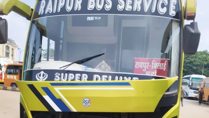 रायपुर बस स्टैंड पर खड़ी बस में मिला कंडक्टर का शव, मध्य प्रदेश के बालाघाट का रहने वाला था मृतक