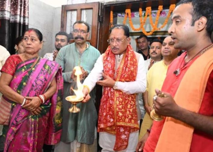 मां काली और दुर्गा के दरबार पहुंचे CM विष्णु देव साय, प्रदेश की खुशहाली के लिए की प्रार्थना