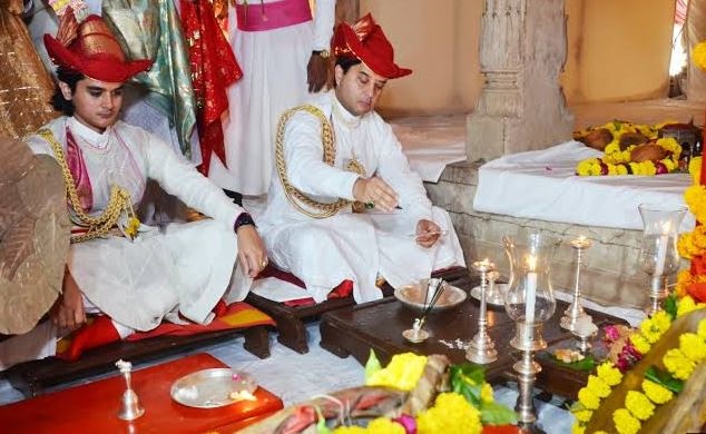 ग्वालियर में दशहरे पर दिखी सिंधिया राजघराने की परंपरा, ज्योतिरादित्य और महाआर्यमन ने किया शस्त्र पूजन