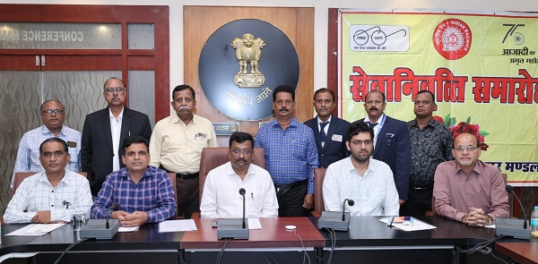 जबलपुर रेल मंडल में 16 रेलकर्मी सेवानिवृत्त, सम्मानपूर्वक दी गई भावभीनी विदाई, एडीआरएम ने सौंपे दस्तावेज