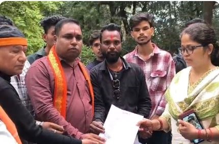 जबलपुर में देवी-देवताओं के नाम पर मांस-मछली की दुकानें चलाने से भड़का आक्रोश, हिंदू धर्म सेना ने ज्ञापन सौंपा
